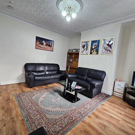 Spacious Two Bedroom House, Parking And Wifi Leeds  Exteriér fotografie