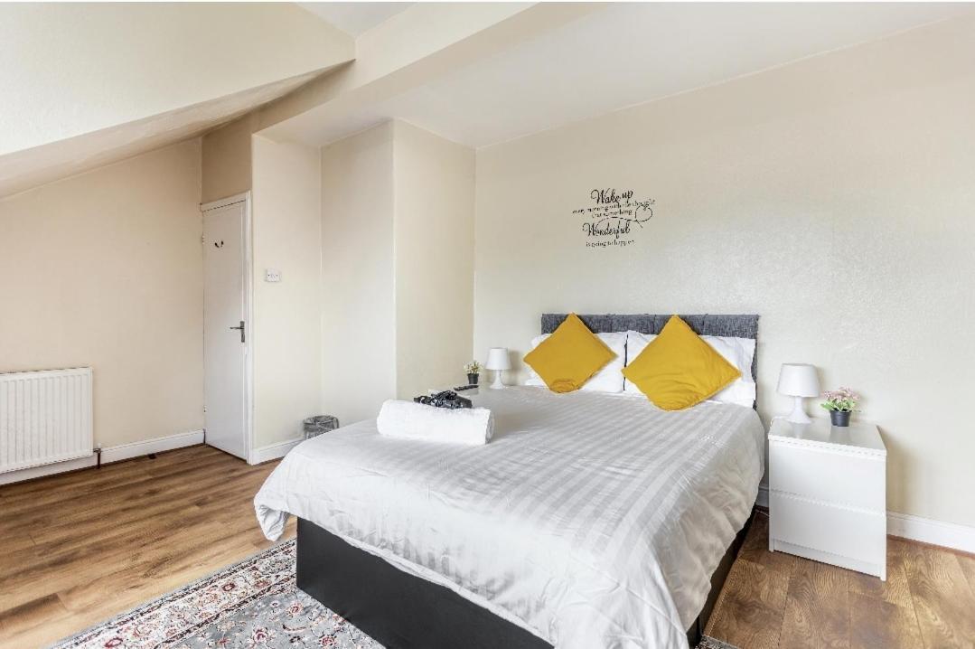 Spacious Two Bedroom House, Parking And Wifi Leeds  Exteriér fotografie