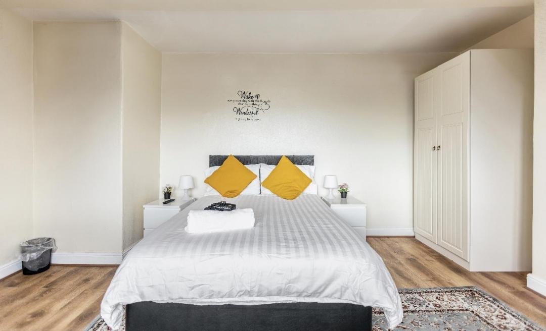 Spacious Two Bedroom House, Parking And Wifi Leeds  Exteriér fotografie