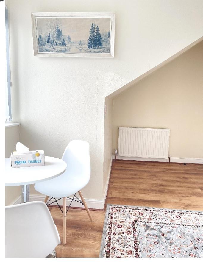 Spacious Two Bedroom House, Parking And Wifi Leeds  Exteriér fotografie