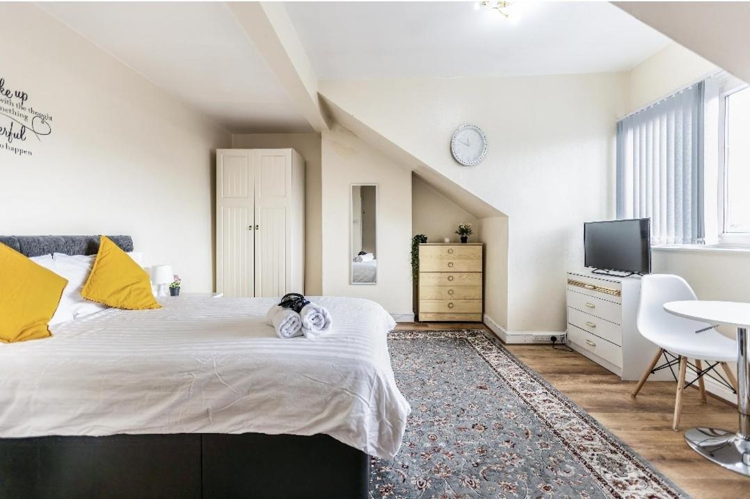Spacious Two Bedroom House, Parking And Wifi Leeds  Exteriér fotografie