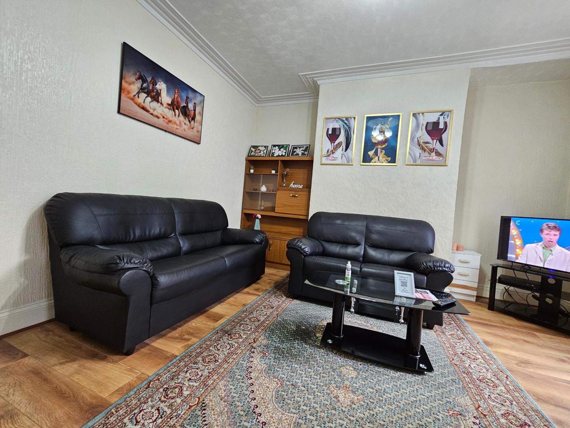 Spacious Two Bedroom House, Parking And Wifi Leeds  Exteriér fotografie