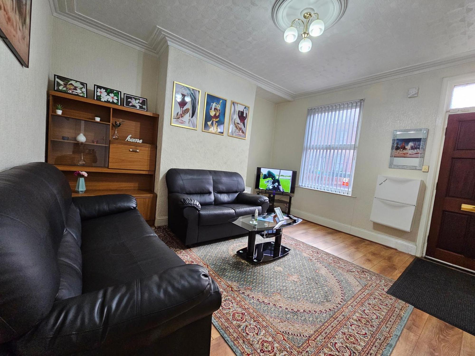 Spacious Two Bedroom House, Parking And Wifi Leeds  Exteriér fotografie