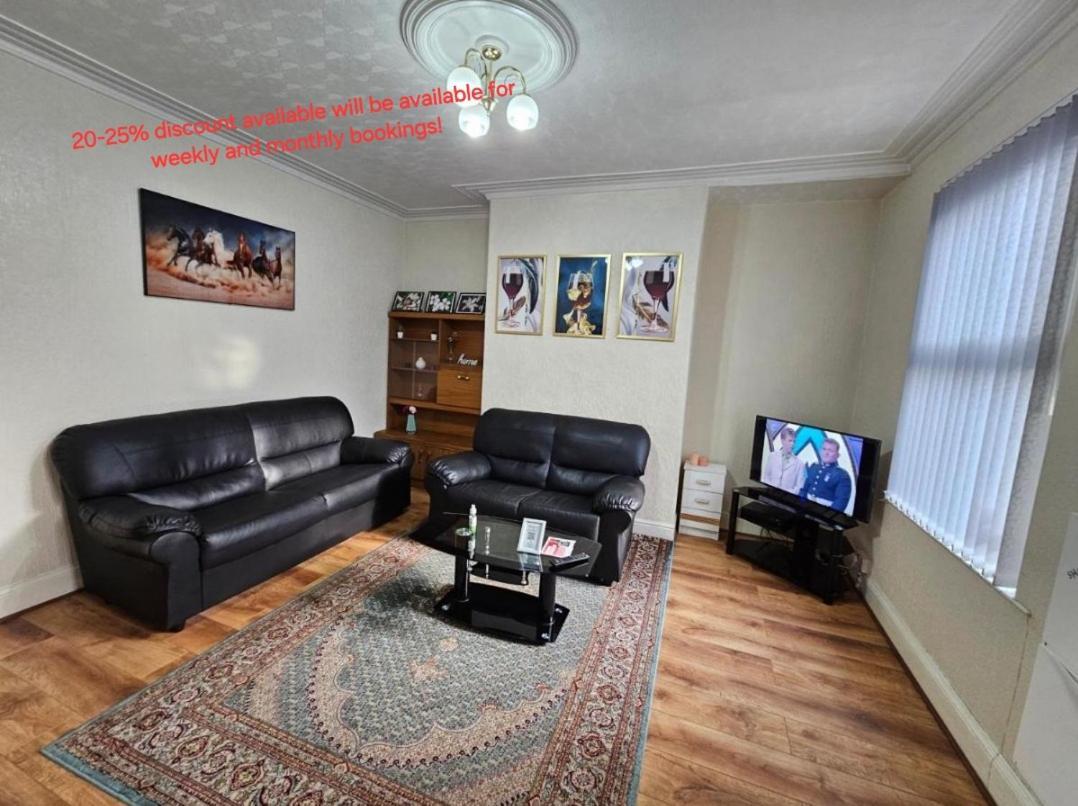 Spacious Two Bedroom House, Parking And Wifi Leeds  Exteriér fotografie